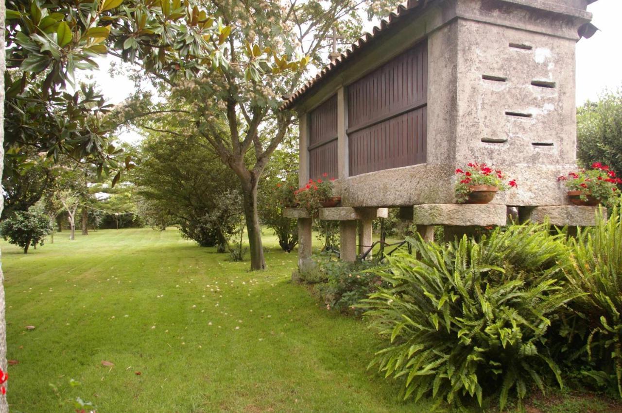 Villa Vivienda Tradicional Con Jardin Y Patio Interior à Villanueva De Arosa Extérieur photo
